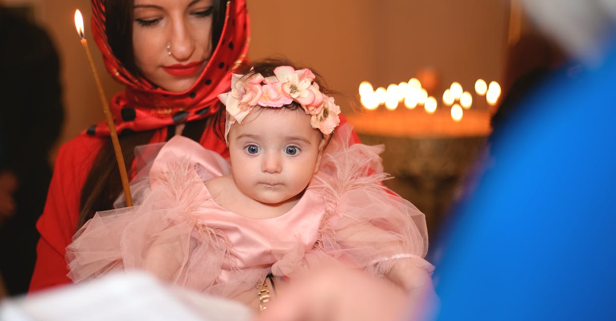 découvrez une superbe sélection de robes de baptême élégantes et raffinées pour bébé. trouvez la tenue parfaite pour célébrer ce moment spécial avec style et tradition.