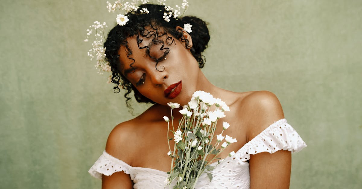 découvrez notre sélection de robes de mariée bohèmes : des créations romantiques, légères et élégantes pour un mariage chic et décontracté. trouvez la robe parfaite pour un look boho unique et inoubliable.