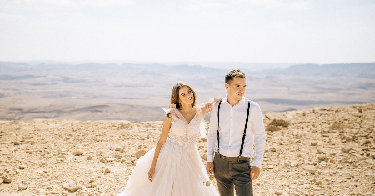 découvrez notre collection de robes de mariée bohèmes, parfaites pour un mariage romantique et authentique. styles élégants, tissus légers et détails raffinés pour un look inoubliable le jour j.