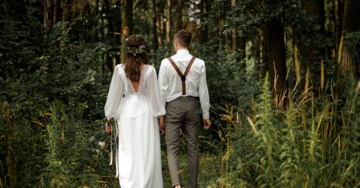 découvrez notre collection de robes de mariée bohèmes : des créations romantiques, légères et élégantes pour un mariage au style bohème unique et inoubliable.