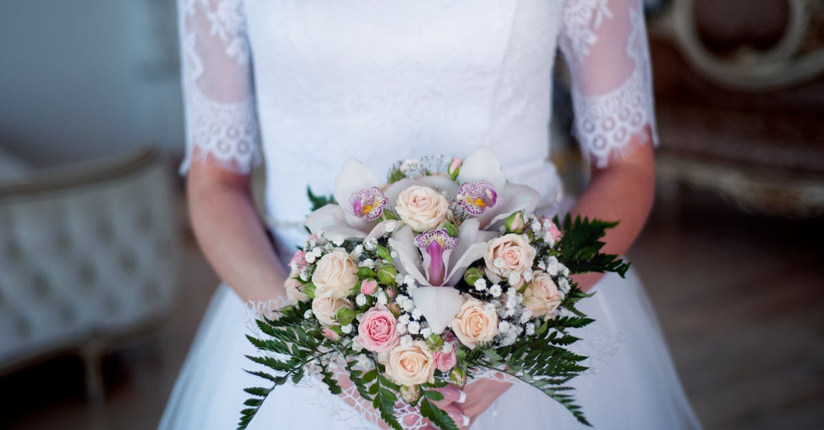 découvrez tout ce qu'il faut savoir sur le rôle de demoiselle d'honneur : conseils, tenues, organisation et inspirations pour accompagner la mariée lors de son grand jour.