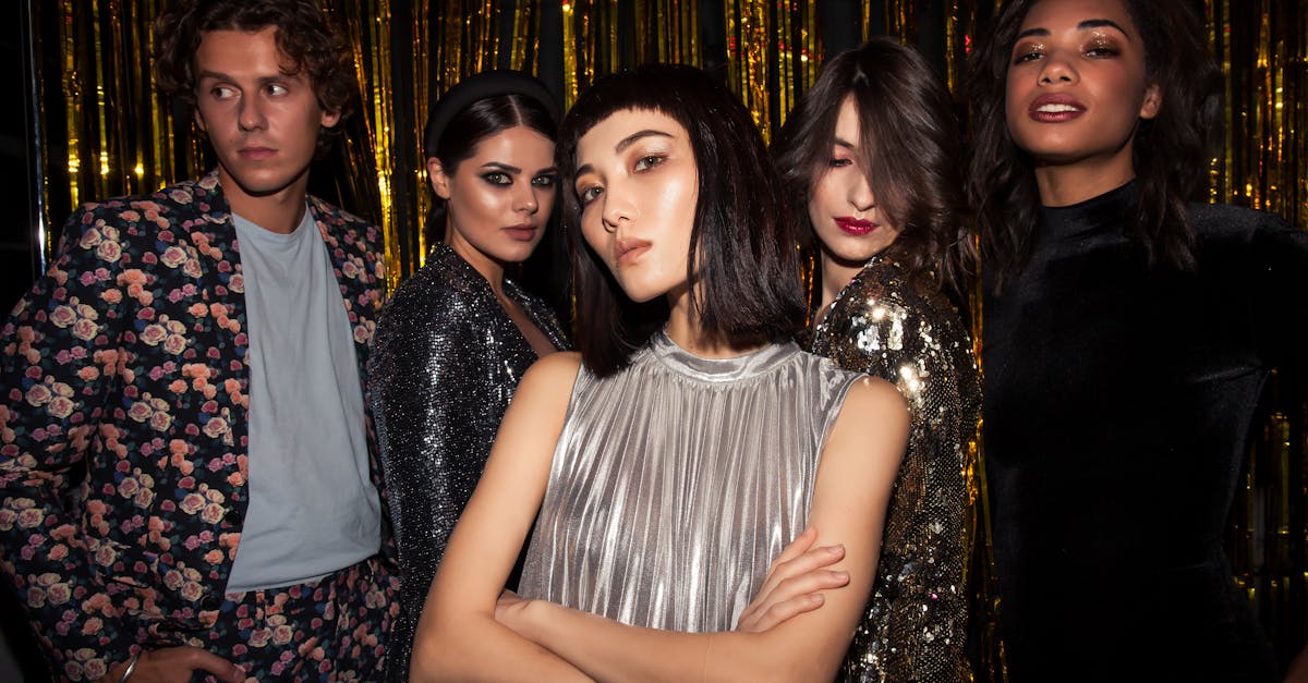 découvrez notre sélection de robes de soirée chic, parfaites pour sublimer votre silhouette lors d'événements élégants. trouvez la robe idéale pour vos soirées grâce à nos modèles tendance et raffinés.