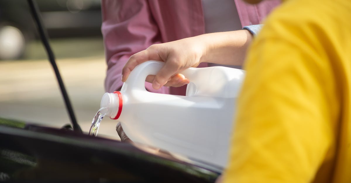découvrez tout ce qu’il faut savoir sur le coolant : rôles, types, conseils d’utilisation et d’entretien pour assurer le bon fonctionnement de votre moteur et éviter les surchauffes.