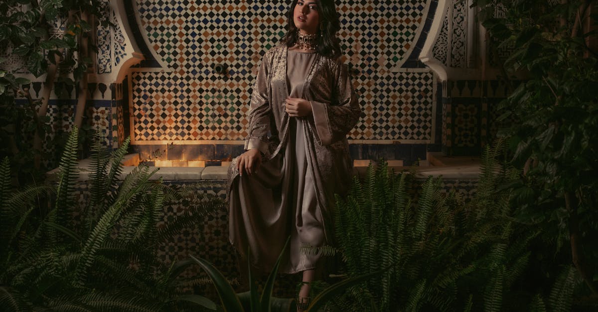 découvrez une sélection élégante de robes de créateur pour toutes les occasions. trouvez la robe designer parfaite alliant style, qualité et sophistication, pour sublimer votre garde-robe.