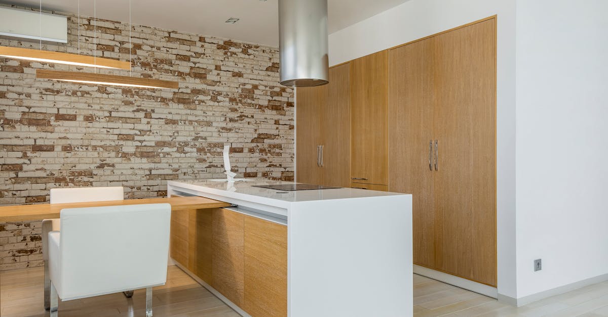 découvrez notre sélection de chaises de salle à manger élégantes et confortables, parfaites pour sublimer votre intérieur et accueillir vos convives avec style. qualité, design et variété au rendez-vous !