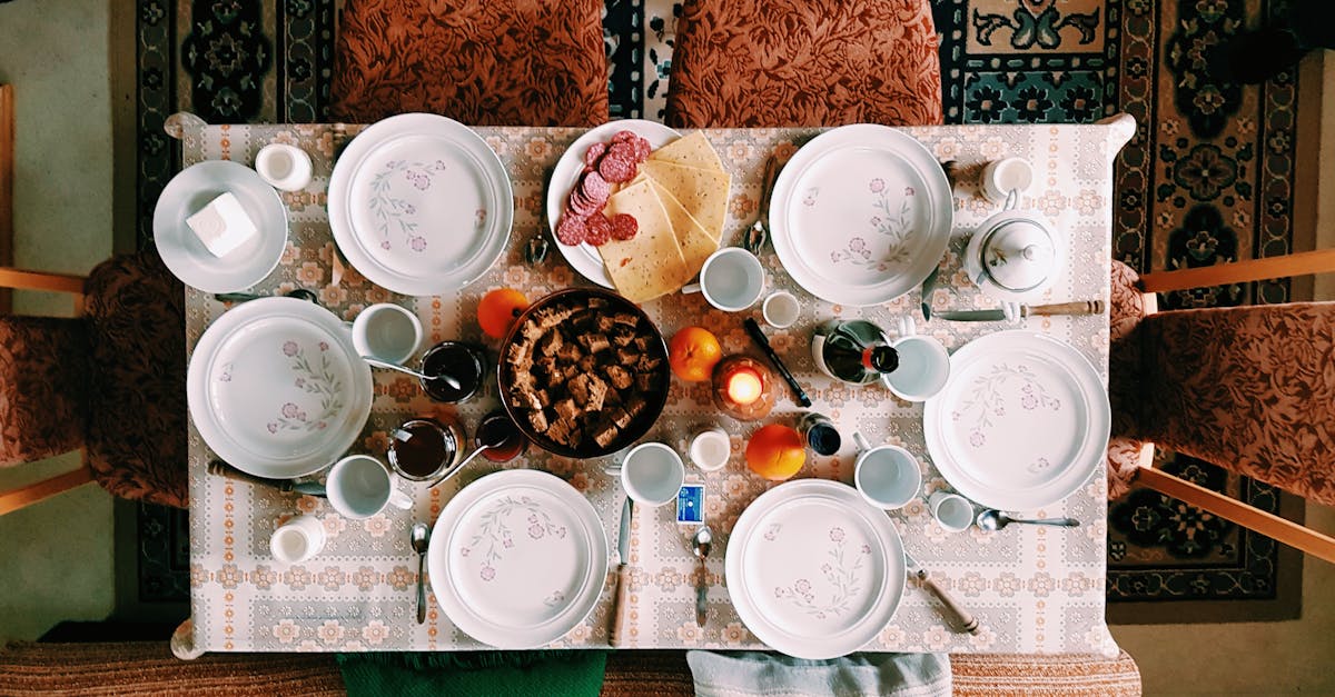 découvrez notre sélection de tables à manger et de chaises élégantes pour sublimer votre salle à manger. design moderne, matériaux de qualité et confort assuré pour tous vos repas en famille ou entre amis.