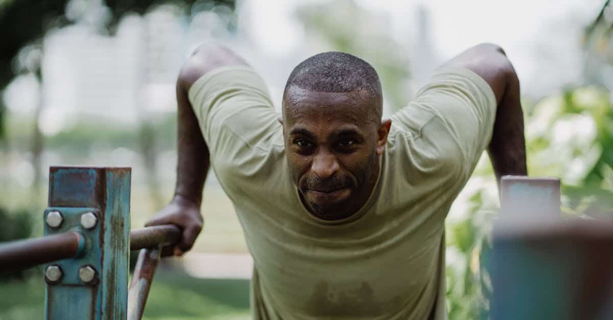 découvrez comment réaliser correctement des dips, un exercice efficace pour renforcer les triceps, les épaules et les pectoraux. conseils, variantes et erreurs à éviter pour progresser rapidement.