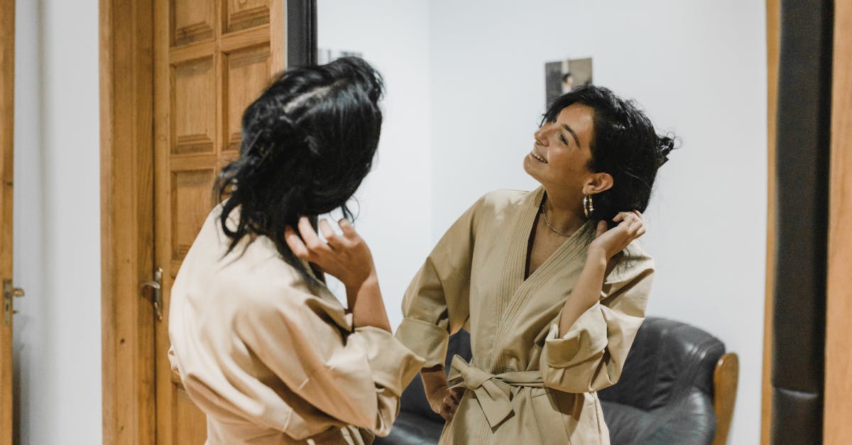 découvrez notre sélection de peignoirs confortables et élégants pour homme et femme. profitez de la douceur et du style à la maison avec un dressing gown adapté à vos envies.