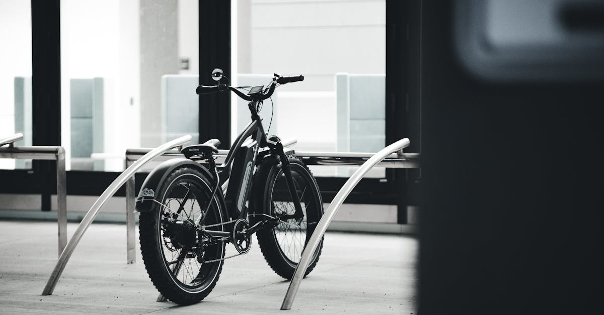 découvrez notre sélection de porte-vélos électriques robustes et pratiques pour transporter votre vélo en toute sécurité lors de vos déplacements. idéal pour tous types de voitures et d’e-bikes.