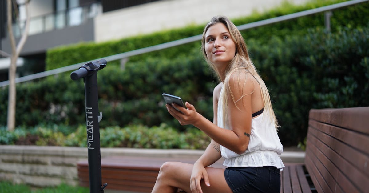 découvrez notre guide complet sur les trottinettes électriques : comparatifs, conseils d'achat, sécurité, autonomie et nouveautés pour choisir la meilleure trottinette adaptée à vos besoins urbains.