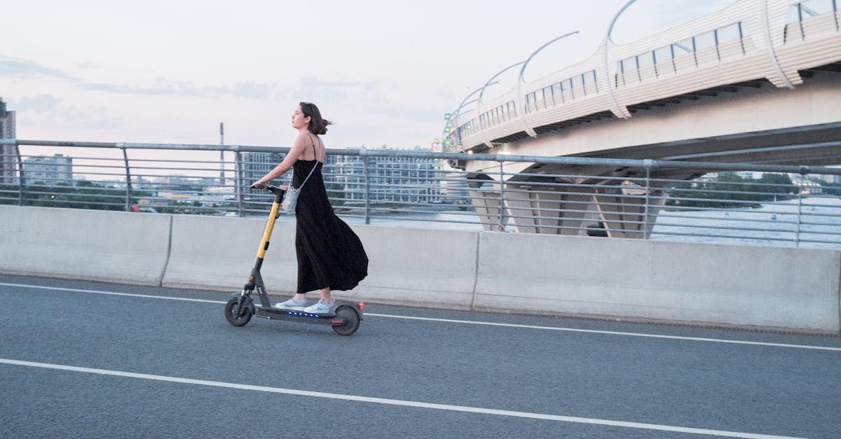 découvrez tout ce qu'il faut savoir sur la réglementation des trottinettes électriques en france : les règles de circulation, les équipements obligatoires et les sanctions en cas d'infraction.