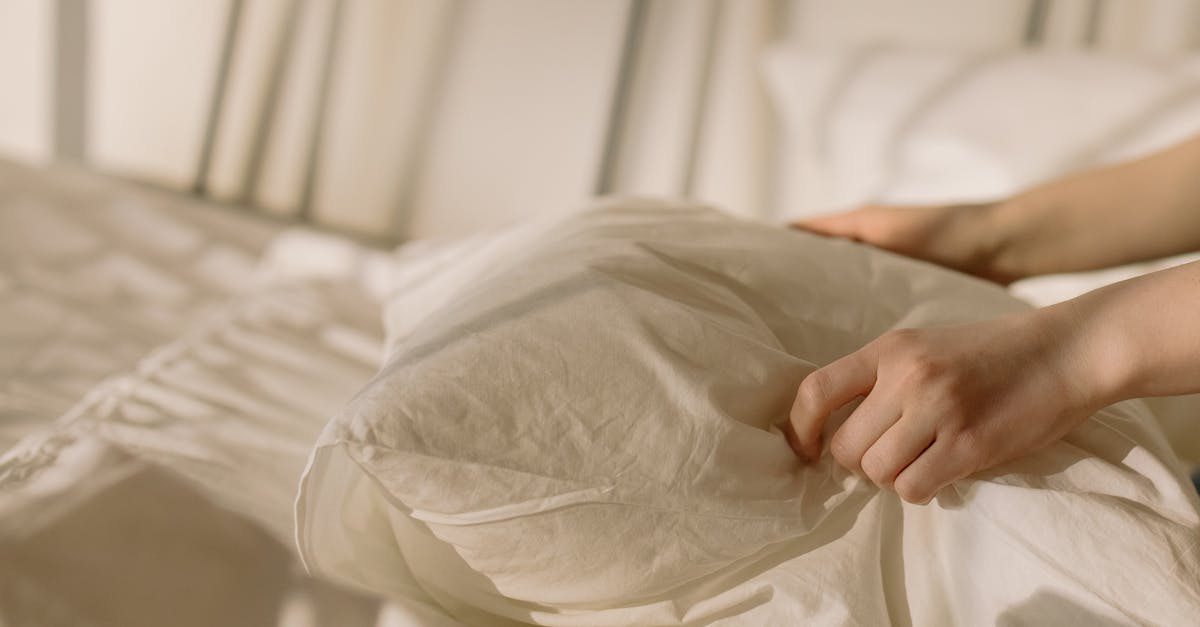 découvrez nos conseils et méthodes efficaces pour nettoyer un canapé en tissu, éliminer les taches et redonner éclat et fraîcheur à votre salon.