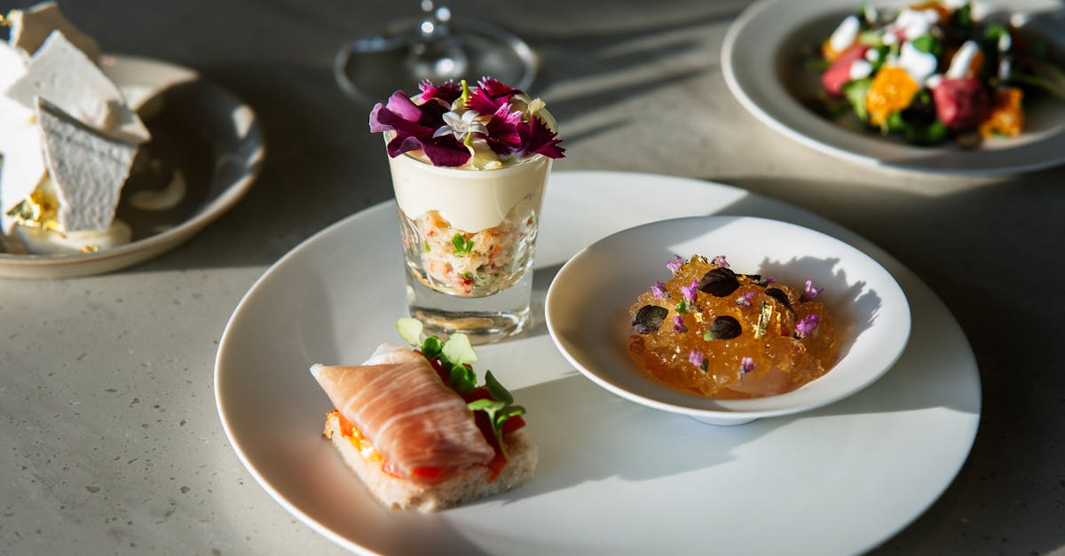 découvrez tout sur le foie gras : son origine, ses différentes variétés, des conseils pour bien le choisir et le déguster, ainsi que des idées de recettes gourmandes pour sublimer vos repas de fête.