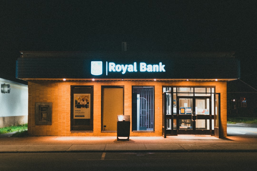 découvrez tout ce que vous devez savoir sur l'ouverture et la gestion d'un compte bancaire à l'étranger : avantages, démarches, fiscalité et conseils pratiques pour expatriés et voyageurs.