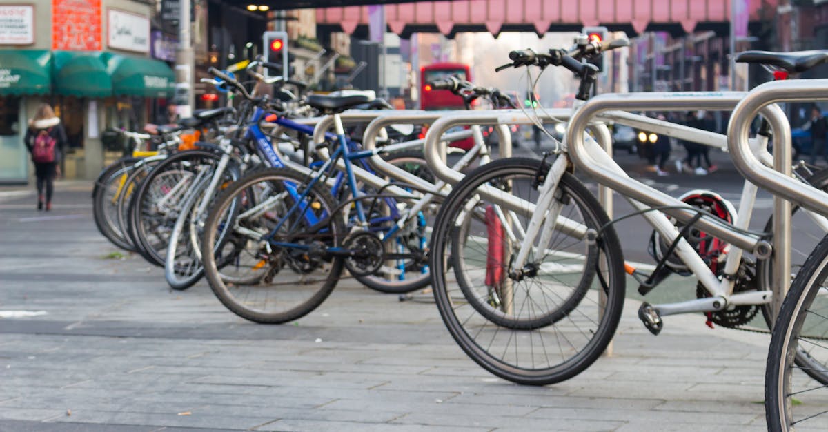 découvrez notre sélection de porte-vélos d'attelage robustes et faciles à installer. transportez vos vélos en toute sécurité lors de vos déplacements en voiture grâce à des modèles adaptés à tous les besoins.
