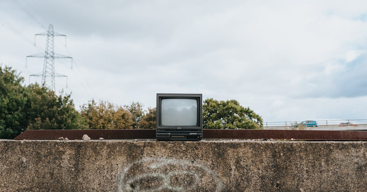 découvrez notre meuble tv industriel en métal, parfait pour ajouter une touche moderne et robuste à votre salon. fonctionnel et tendance, il offre un espace de rangement pratique pour vos équipements multimédias.