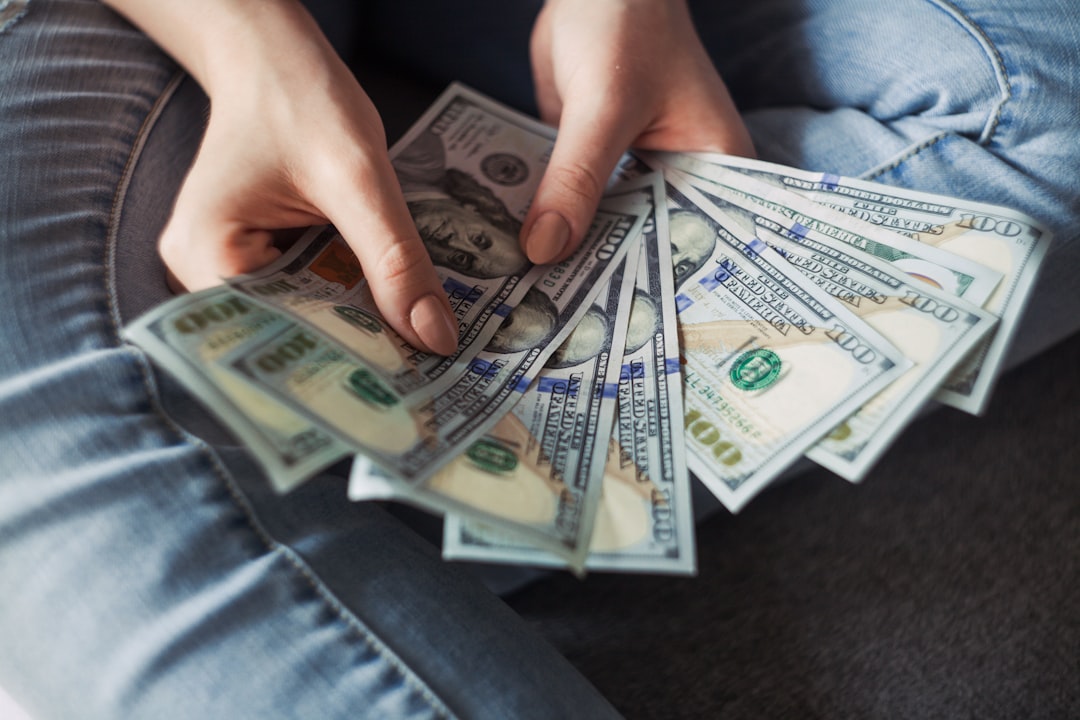 découvrez tout ce qu'il faut savoir sur l'investissement : conseils, stratégies, types d'investissements et astuces pour faire fructifier votre argent en toute sécurité.