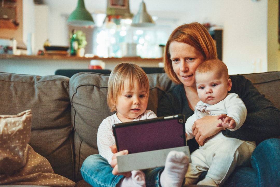 découvrez tout ce qu'il faut savoir sur l'assurance vie : avantages, types de contrats, conseils pour bien choisir et protéger vos proches en toute sérénité.