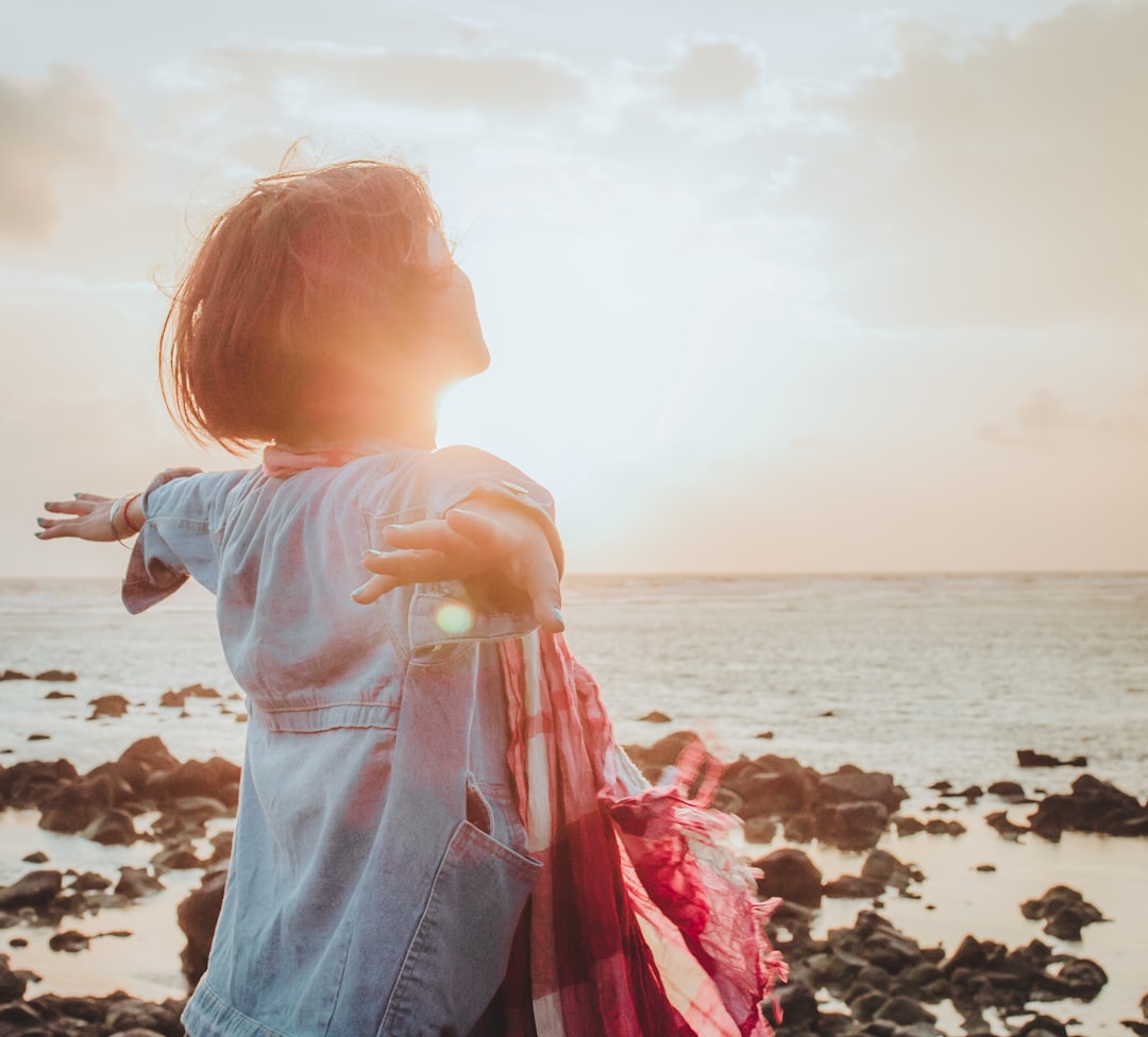 découvrez tout ce que vous devez savoir sur l'assurance vie : avantages, fonctionnement, souscription, et conseils pour protéger votre famille et préparer l'avenir.