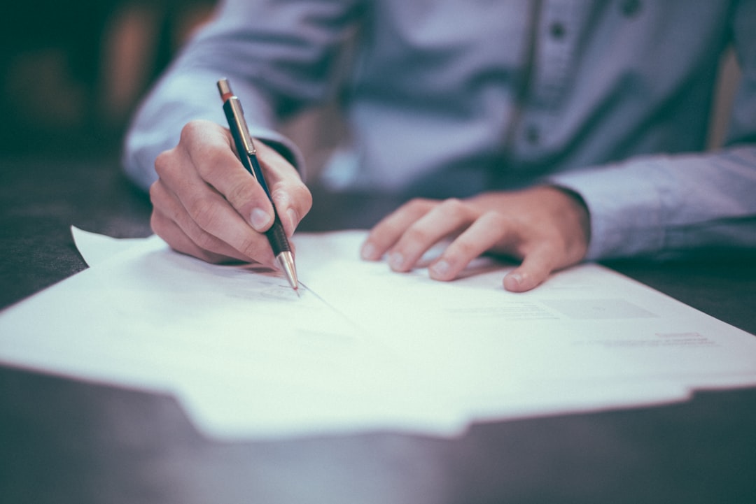 découvrez tout ce qu’il faut savoir sur l’assurance vie : fonctionnement, avantages fiscaux, conseils pour choisir le contrat adapté à vos besoins et protéger vos proches.