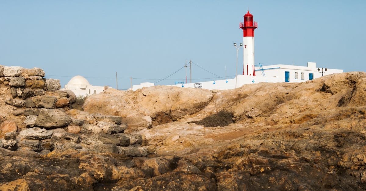 découvrez mahdia, une charmante ville côtière tunisienne réputée pour ses plages de sable fin, son patrimoine historique et son ambiance paisible. parfaite pour les amateurs de culture et de détente au bord de la méditerranée !