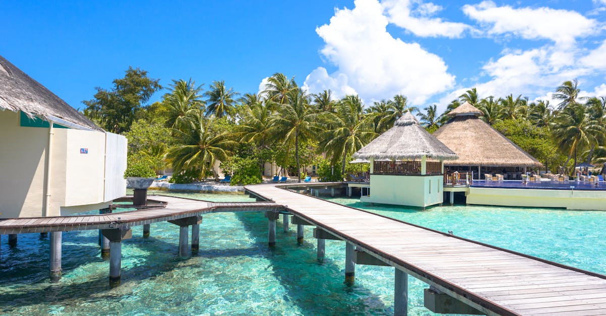 découvrez les maldives : un paradis tropical aux eaux turquoise, plages de sable blanc, hôtels de luxe et paysages à couper le souffle. profitez d’un séjour inoubliable entre détente, plongée et dépaysement total !