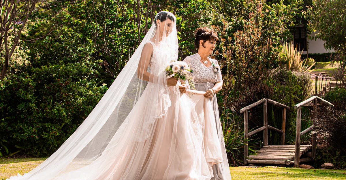 découvrez une sélection élégante de robes pour la mère de la mariée : styles modernes, classiques et raffinés pour sublimer ce jour exceptionnel.