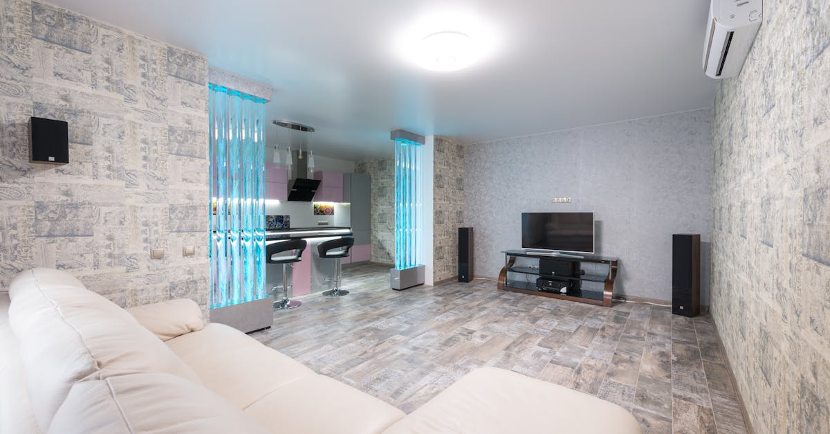 découvrez notre support tv motorisé et rétractable, idéal pour intégrer discrètement votre téléviseur dans votre intérieur. installation facile, design moderne et contrôle à distance pour un confort optimal.