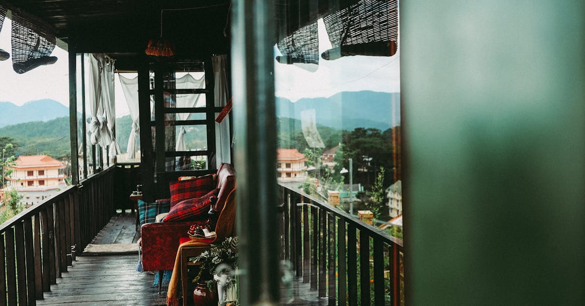 découvrez le confort et l'élégance du canapé panoramique, un meuble spacieux et design parfait pour sublimer votre salon et profiter de moments conviviaux en famille ou entre amis.