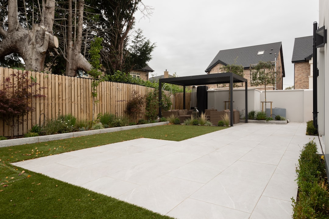 découvrez tout sur la pergola : conseils d'installation, idées de design, avantages, et solutions pour profiter pleinement de vos espaces extérieurs toute l'année.