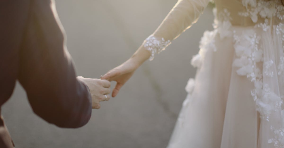 découvrez notre collection de robes de mariée grande taille, élégantes et confortables, conçues pour sublimer toutes les silhouettes. trouvez la robe parfaite pour votre grand jour !