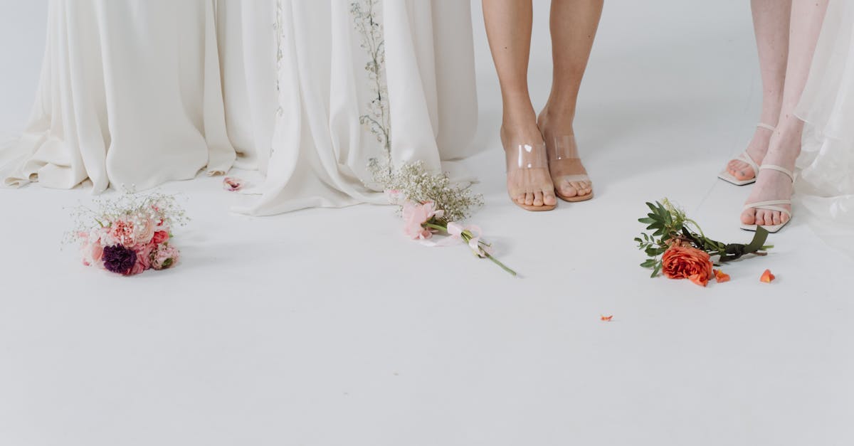 découvrez notre collection de robes en satin alliant élégance et raffinement. idéales pour les soirées ou les occasions spéciales, nos robes satinées subliment votre silhouette avec douceur et brillance. choisissez le style parfait pour vous démarquer avec glamour.