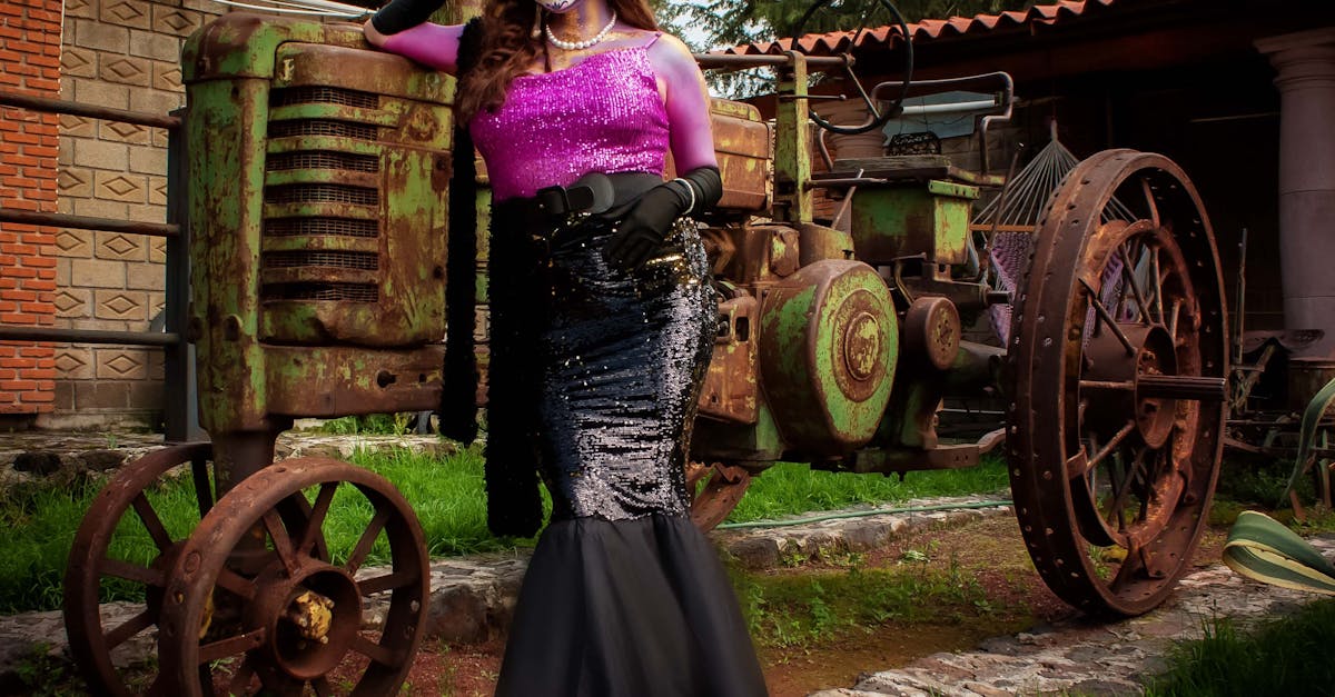 découvrez notre robe noire à sequins, élégante et scintillante, parfaite pour les soirées et événements spéciaux. brillez avec style grâce à cette pièce incontournable de votre garde-robe.