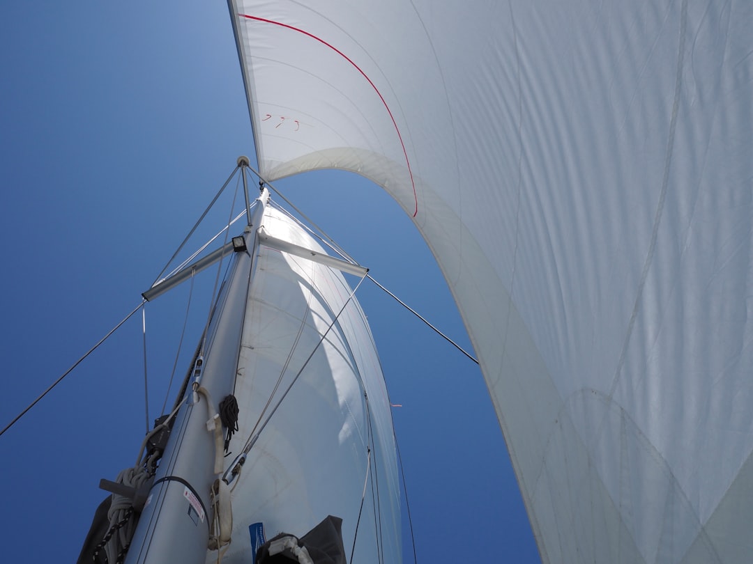 découvrez nos mâts pour voile d'ombrage : robustes, faciles à installer et conçus pour assurer la sécurité et la stabilité de votre espace extérieur. idéal pour profiter d’un coin d’ombre élégant et durable dans votre jardin ou sur votre terrasse.