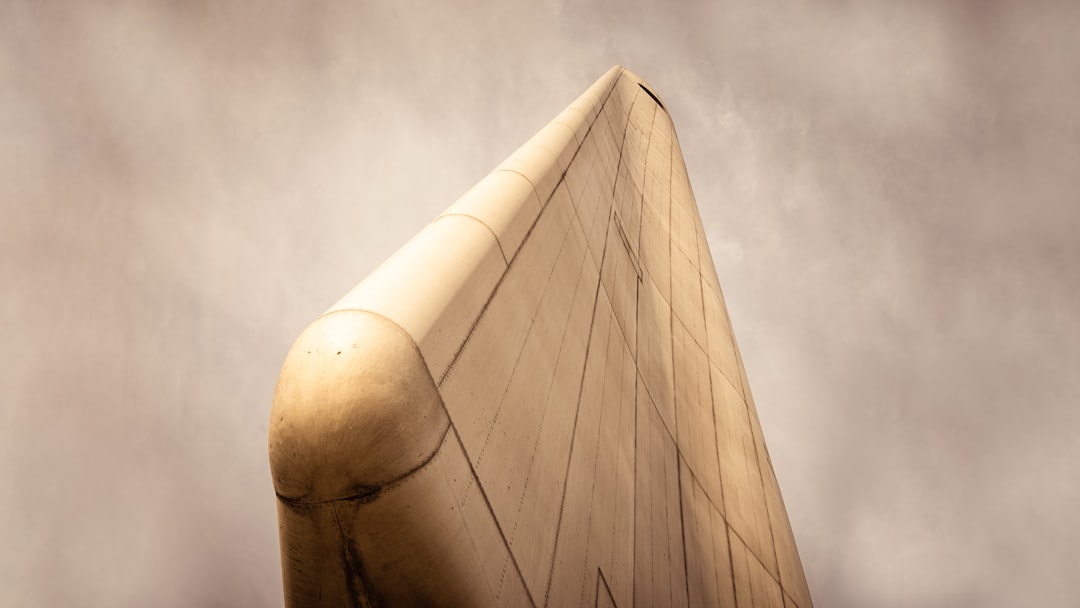 protégez et embellissez votre extérieur avec des voiles d'ombrage. découvrez notre sélection de shade sails, idéales pour terrasse, jardin ou balcon. faciles à installer, résistantes et élégantes, elles offrent une protection solaire efficace tout en apportant une touche moderne à votre espace.