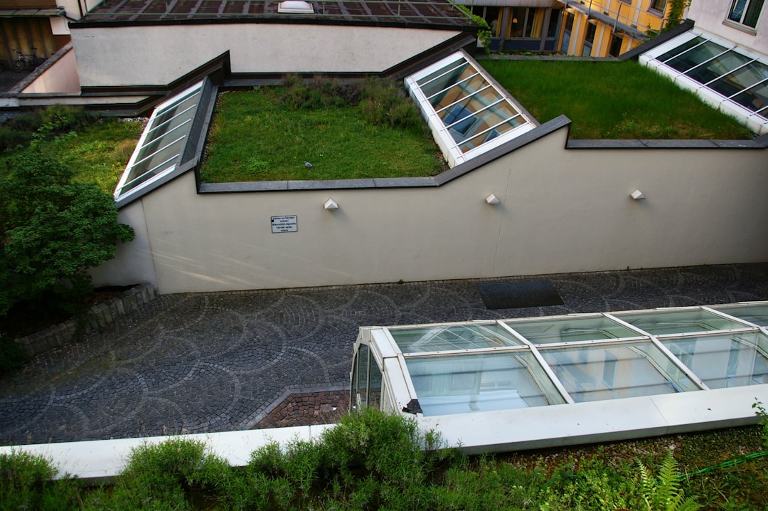 découvrez le coût d’un abri de terrasse coulissant : prix moyens, facteurs influençant le tarif, conseils pour bien choisir et installer votre abri terrasse sur mesure.