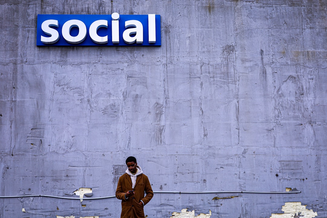 découvrez tout ce qu'il faut savoir sur les cotisations sociales : définition, fonctionnement, calcul et impact sur votre salaire en france. guide complet pour les salariés et employeurs.