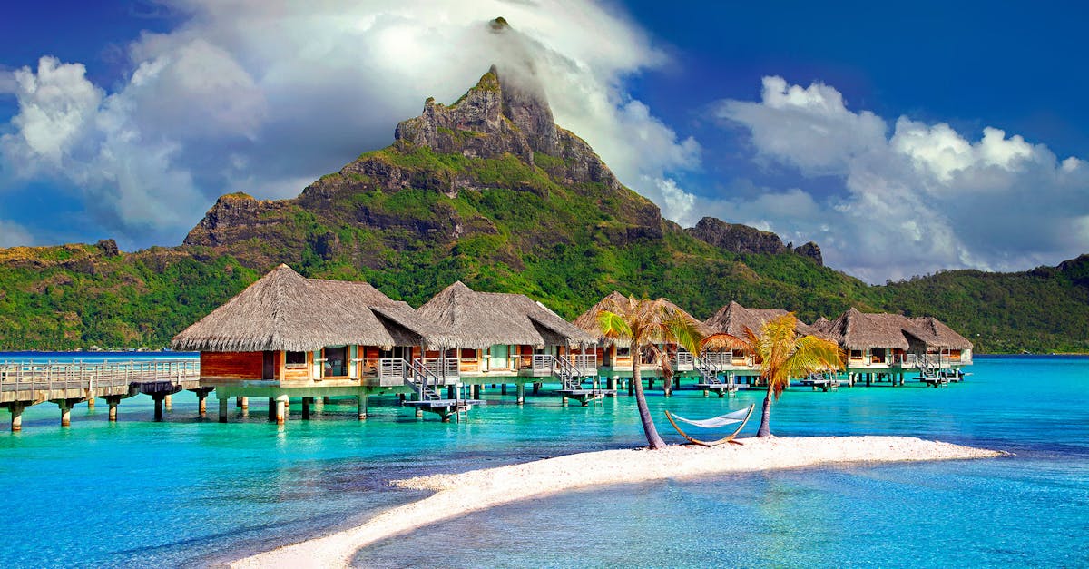 découvrez tahiti, joyau de la polynésie française : plages de sable blanc, lagons turquoise, montagnes verdoyantes et culture chaleureuse. préparez votre voyage de rêve à tahiti !