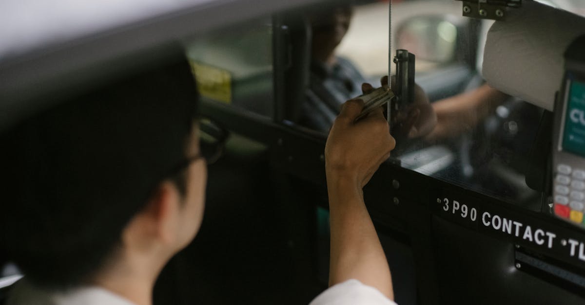 découvrez comment est calculé le prix d'une course de taxi, les tarifs officiels, astuces pour économiser sur vos trajets et réponses à toutes vos questions sur les frais de taxi en france.