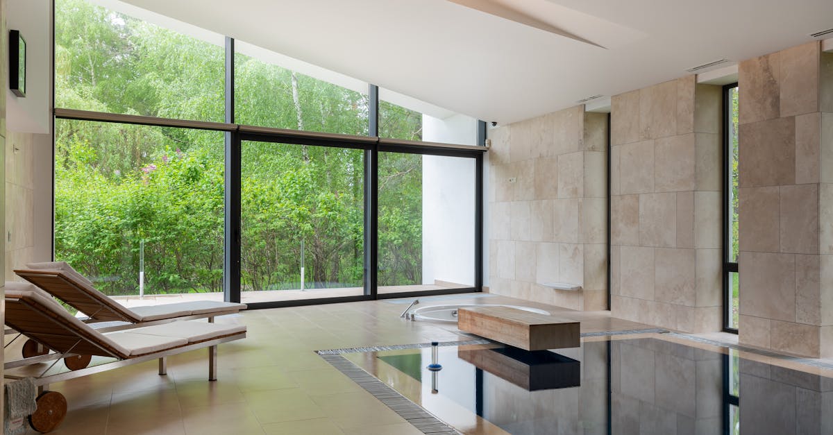découvrez notre chaise transparente, au design moderne et élégant, idéale pour sublimer votre intérieur tout en apportant une touche de légèreté et de raffinement à votre décoration.