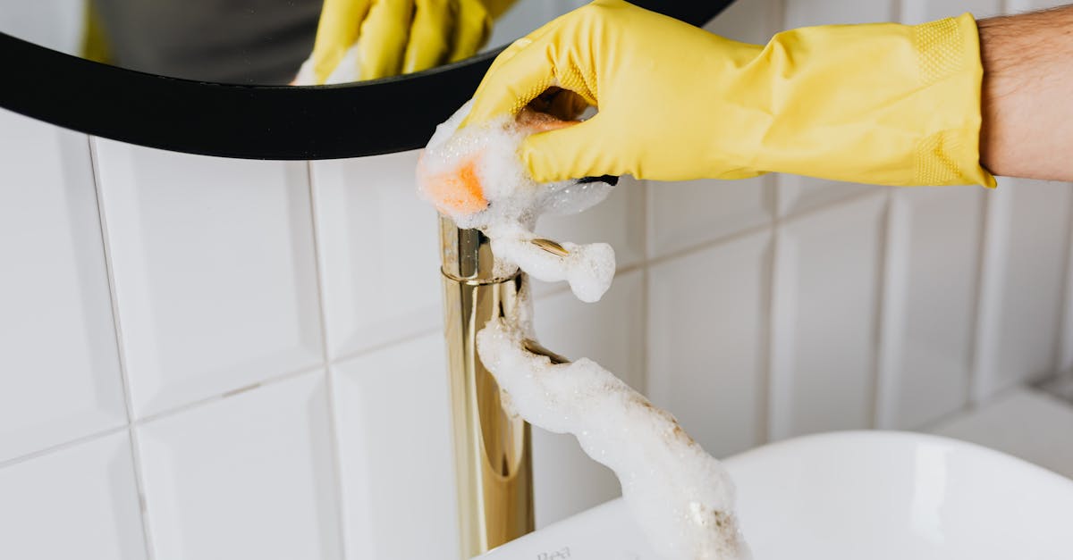 découvrez nos conseils pratiques pour l’entretien de votre chauffe-eau : prolongez sa durée de vie, optimisez ses performances et évitez les pannes grâce à des gestes simples de maintenance régulière.