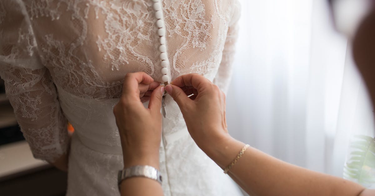 découvrez notre collection de robes de mariée élégantes et tendances pour sublimer le plus beau jour de votre vie. choisissez la robe parfaite adaptée à votre style et à votre silhouette.