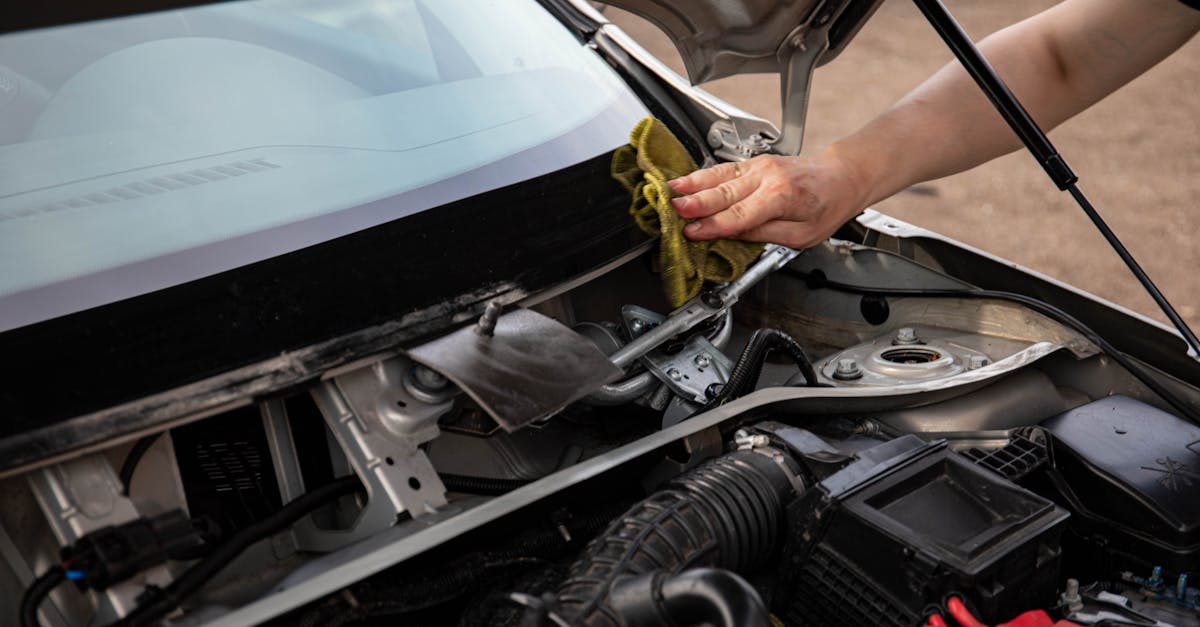découvrez combien coûte la réparation d'un pare-brise, les facteurs influençant le prix et des conseils pour économiser sur les frais de réparation de votre vitrage automobile.