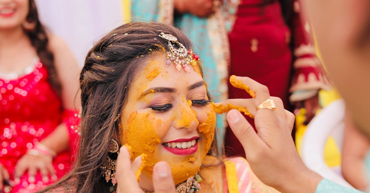découvrez la robe de mariée jaune, une option originale et éclatante pour votre grand jour. optez pour une allure unique qui allie élégance, modernité et touche de couleur lors de votre mariage.